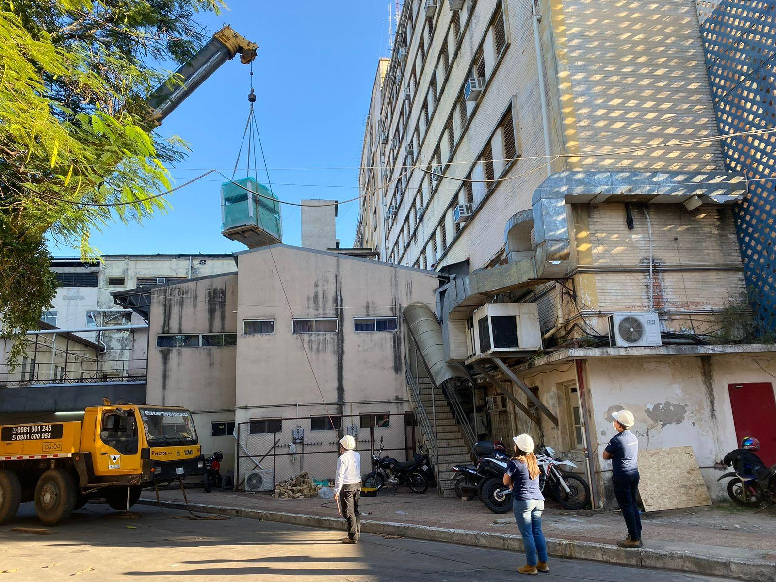 Izaje y puesta en servicio de chiller en Hospital del Trauma